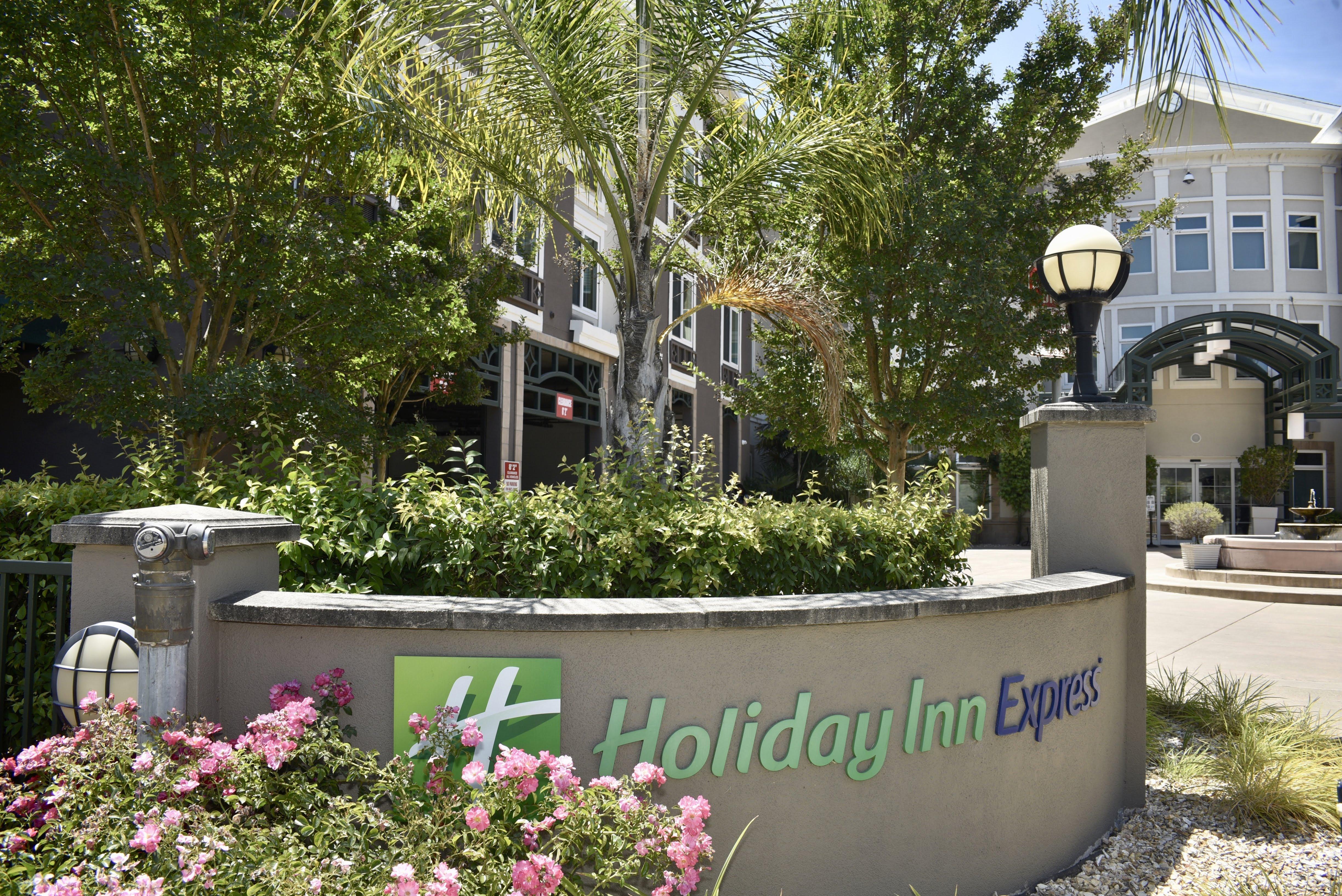 Holiday Inn Express Windsor Sonoma Wine Country, An Ihg Hotel Esterno foto