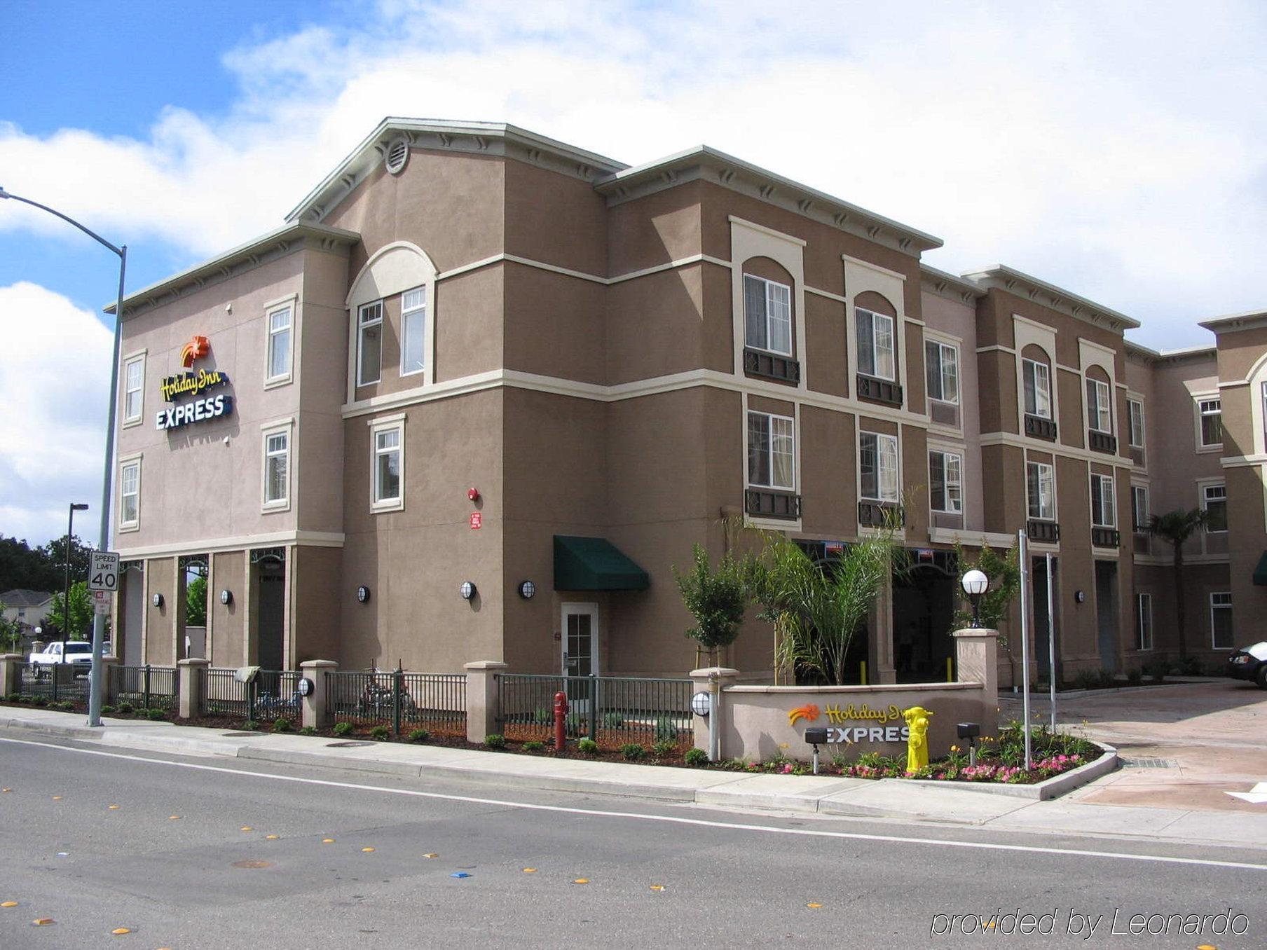 Holiday Inn Express Windsor Sonoma Wine Country, An Ihg Hotel Esterno foto